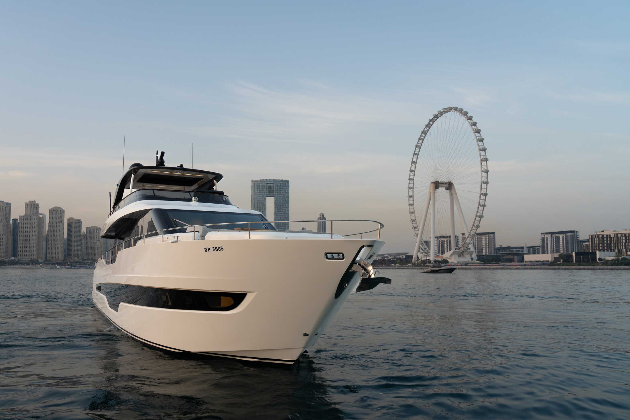 Prémium motoros yacht